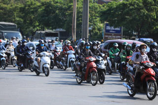 Hà Nội cấm xe máy chạy xăng dầu trong vành đai 1 từ tháng 7/2026: Xu thế tất yếu