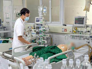 Liệt tứ chi sau một mũi tiêm giảm đau: Cái giá từ sự dễ dãi với tính mạng