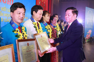 Đẩy mạnh học tập tấm gương đạo đức Hồ Chí Minh trong tổ chức Công đoàn