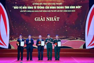 Trao giải cuộc thi viết 'Bảo vệ nền tảng tư tưởng của Đảng trong tình hình mới' lần thứ hai 