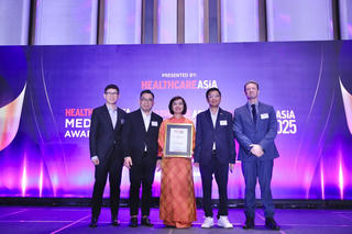 FPT Long Châu thắng giải đổi mới sáng tạo của năm tại Healthcare Asia Pharma Awards 2025