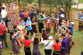 Tháo gỡ điểm nghẽn, để Làng Văn hóa - Du lịch các dân tộc Việt Nam phát triển - Bài 1: Những người đến sống ở Làng