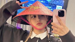 Rosé BlackPink đăng ảnh đội nón lá sau khi trở về Hàn Quốc