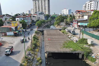 Hà Nội: Cầu Sông Lừ biến thành bãi sắt, hoang hóa vì chậm tiến độ