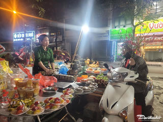 Không khí chợ dân sinh cận ngày lễ ông Công ông Táo