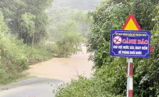 Quảng Bình: Nhiều vùng bị ngập sâu, chia cắt, 1 người mất tích