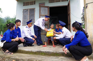 Quảng Nam: Hải đoàn 21 tặng quà Tết cho ngư dân, gia đình chính sách