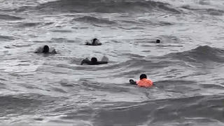 Cứu 6 thuyền viên trên tàu cá ở Nam Định bị nạn