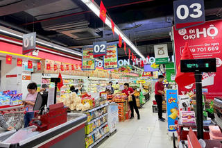 Doanh thu dịch vụ tiêu dùng Hà Nội vượt 300 nghìn tỉ: Doanh nghiệp vẫn thận trọng