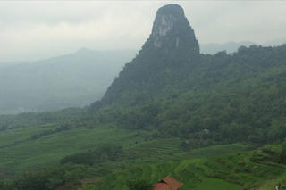 Dưới chân núi Mụ