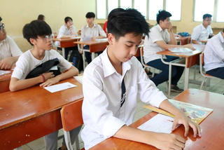 Phụ huynh ‘chạy đua’ chọn trường tư vào lớp 10 cho con