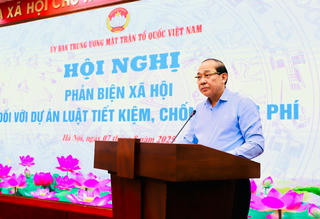 Đưa thực hành tiết kiệm như "cơm ăn", "áo mặc", "nước uống hàng ngày"