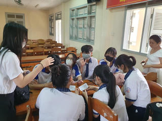 Giáo viên chủ nhiệm “gánh” cả 2 vai