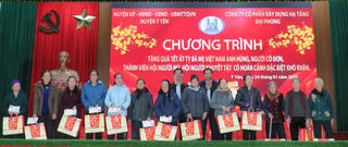 Nhiều người khó khăn tại Ý Yên được hỗ trợ tiền hàng tháng từ nguồn xã hội hóa