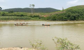 Chèo thuyền đi cắt cỏ, người vợ đuối nước thương tâm