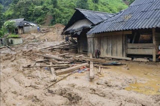 Tập trung tổ chức cấp cứu, điều trị kịp thời các nạn nhân do sạt lở, lũ quét ở Điện Biên