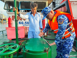 Cảnh sát biển bắt liên tiếp 2 tàu cá vi phạm trên vùng biển Tây Nam