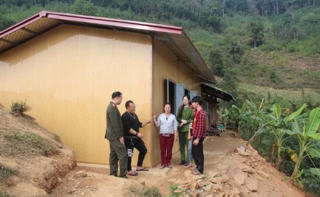 Những ngôi nhà thắm tình đoàn kết