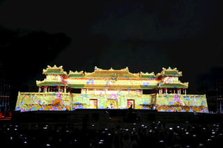‘Đại tiệc’ ánh sáng tại Huế by light - The live show