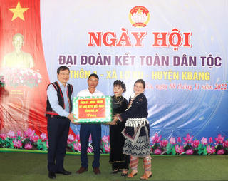 Lãnh đạo tỉnh Gia Lai dự ngày hội Đại đoàn kết xã Lơ Ku