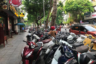 Thu phí trông xe không tiền mặt: Giảm ùn tắc, tránh ‘chặt chém’