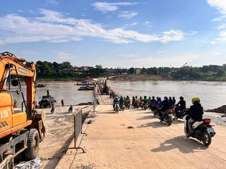 Phú Thọ: Xuyên đêm nối lại cầu phao Phong Châu