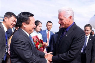 Chủ tịch nước Cuba và Phu nhân đến Hà Nội, bắt đầu thăm cấp Nhà nước