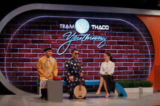 Chàng trai khiếm thị gửi tâm sự vào tiếng đàn nguyệt