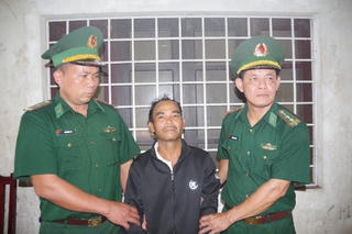 Bắt đối tượng 22 năm trốn truy nã ở Lào
