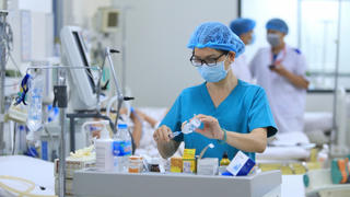 ‘Trị bệnh’ thiếu thuốc: Cần trúng và đúng