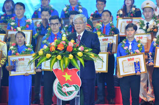 Trao Giải thưởng Lý Tự Trọng cho 100 cán bộ Đoàn xuất sắc toàn quốc