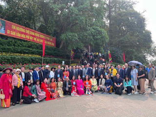 Những con tim hướng về Đất Tổ