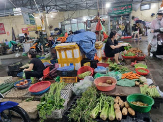 Không để khan hàng, sốt giá sau bão