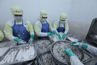 Doanh nghiệp tìm cơ hội trong vòng xoáy thuế quan