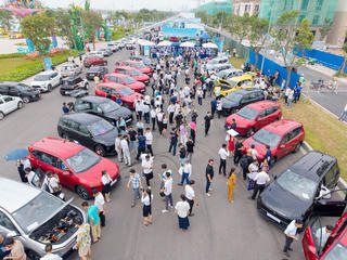 Vinfast bàn giao lô xe Limo Green đầu tiên cho khách hàng