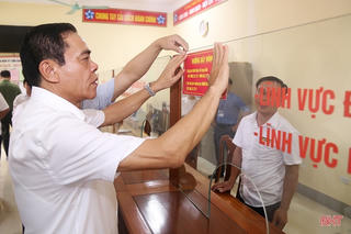 Chủ tịch tỉnh Hà Tĩnh công khai gắn số điện thoại đến tận xã, tìm cán bộ 'hành' dân