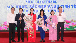 Nói chuyện chuyên đề nhân Ngày Phụ nữ Việt Nam 20/10