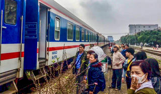 Những lưu ý khi mua vé tàu Tết Quý Mão 2023