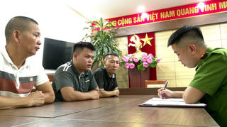 Quảng Ninh: Nhóm phụ xe giở trò 'côn đồ' với lái xe hãng khác