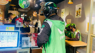 Xe công nghệ: Nhiều khoản phụ phí vô lý