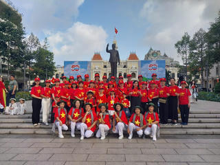 Rộn ràng 'check in' TP Hồ Chí Minh trước thềm nghỉ lễ 30-4