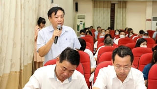 Cử tri Hà Nội băn khoăn về tình trạng cán bộ y tế nghỉ việc