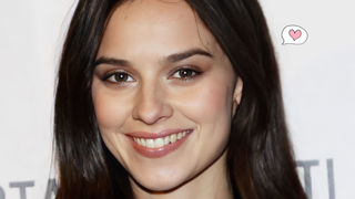 Nhan sắc bạn gái người Anh mang thai con đầu lòng cho Song Joong Ki