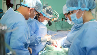 Thực hiện thành công ca ghép tim khó