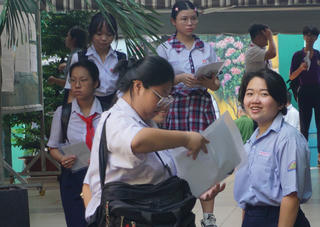 Thí sinh ở TP Hồ Chí Minh đánh giá đề Toán thi vào 10 ở mức khó