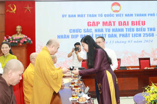 Mặt trận Hà Nội gặp mặt chức sắc Phật giáo nhân dịp Đại lễ Phật đản