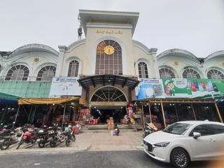 Chợ truyền thống ế ẩm, nhiều ki ốt đóng cửa rao bán