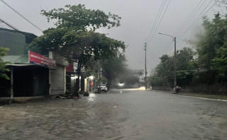 Lào Cai: Ở trong lán trông cá, hai người bị lũ cuốn trôi