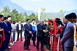 Chủ tịch Đỗ Văn Chiến dự Lễ khánh thành Nhà văn hóa cộng đồng dân tộc Pà Thẻn, Tuyên Quang