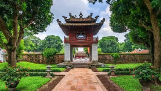 Có phải mặt trời ở Khuê Văn Các bị thủng?